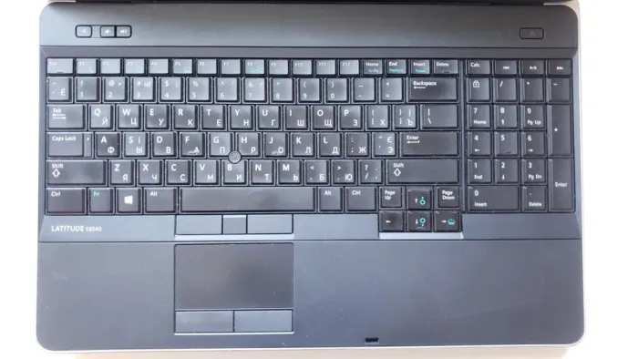 Ігровий ноутбук Б-клас Dell Latitude E6540 / 15.6" (1920x1080) IPS / Intel Core i7-4610M (2 (4) ядра по 3.0 - 3.7 GHz) / 8 GB DDR3 / 256 GB SSD + 500 GB HDD / AMD Radeon HD 8790M, 2 GB GDDR5, 128-bit / WebCam б/в - зображення 4