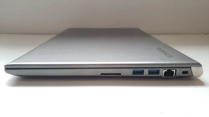 Ноутбук Toshiba Tecra Z50-A / 15.6" (1920x1080) IPS / Intel Core i5-4310U (2 (4) ядра по 2.0 - 3.0 GHz) / 8 GB DDR3 / 256 GB SSD / Intel HD Graphics 4400 / WebCam б/в - зображення 5