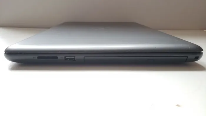 Ноутбук Dell Inspiron 15 5567 / 15.6" (1920x1080) IPS / Intel Core i5-7200U (2 (4) ядра по 2.5 - 3.1 GHz) / 8 GB DDR4 / 500 GB SSD / Intel HD Graphics 620 / WebCam / DVD-RW б/в - зображення 5