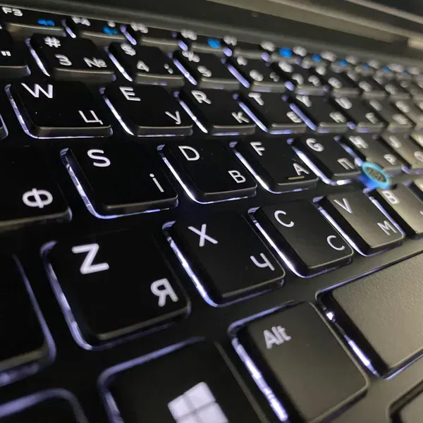 Ноутбук Dell Latitude 5590 / 15.6" (1368x768) TN / Intel Core i5-8250U (4 (8) ядра по 1.6 - 3.4 GHz) / 16 GB DDR4 / 240 GB SSD / Intel UHD Graphics 620 / WebCam / HDMI б/в - зображення 6