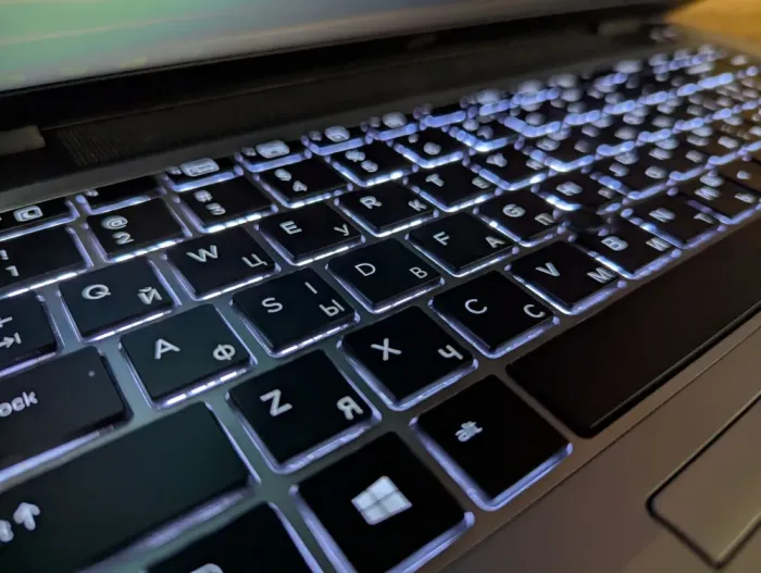 Ультрабук HP EliteBook 840 G3 / 14" (1920x1080) IPS / Intel Core i5-6300U (2 (4) ядра по 2.4 - 3.0 GHz) / 8 GB DDR4 / 240 GB SSD / Intel HD Graphics 520 / Fingerprint / WebCam / Windows 10 б/в - зображення 3