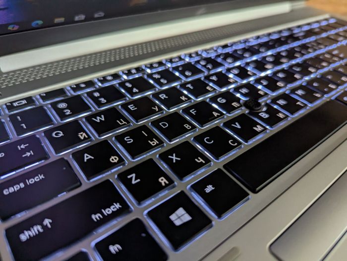 Ультрабук HP EliteBook 850 G6 / 15.6" (1920x1080) IPS / Intel Core i7-8565U (4 (8) ядра по 1.8 - 4.6 GHz) / 16 GB DDR4 / 512 GB SSD / Intel UHD Graphics / WebCam / TouchID / Windows 10 б/в - зображення 6