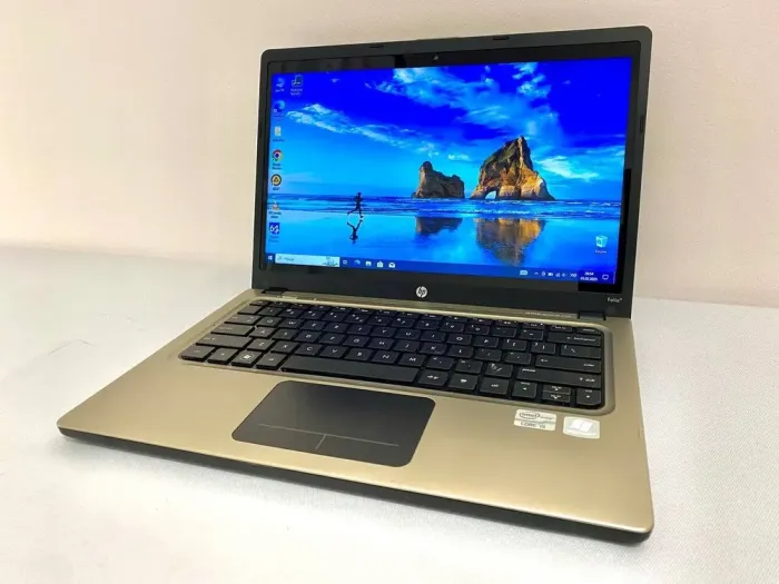 Ультрабук Б-клас HP Folio 13-2000 / 13.3" (1366x768) TN / Intel Core i5-2467M (2 (4) ядра по 1.6 - 2.3 GHz) / 8 GB DDR3 / 128 GB SSD / Intel HD Graphics 3000 / WebCam б/в - зображення 2