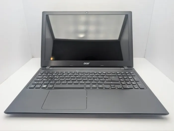 Ноутбук Б-клас Acer Aspire V5-551G / 15.6" (1366x768) TN / AMD A8-4555M (4 ядра по 1.6 GHz) / 10 GB DDR3 / 1000 GB HDD / AMD Radeon HD 7550M, 1 GB GDDR3, 64-bit / WebCam / DVD-ROM б/в - изображение 3