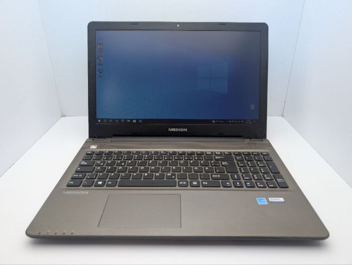 Ноутбук Medion Akoya E6422 / 15.6" (1366x768) TN / Intel Core i5-6200U (2 (4) ядра по 2.3 - 2.8 GHz) / 8 GB DDR3 / 120 GB SSD / Intel HD Graphics 520 / WebCam б/в - зображення 2