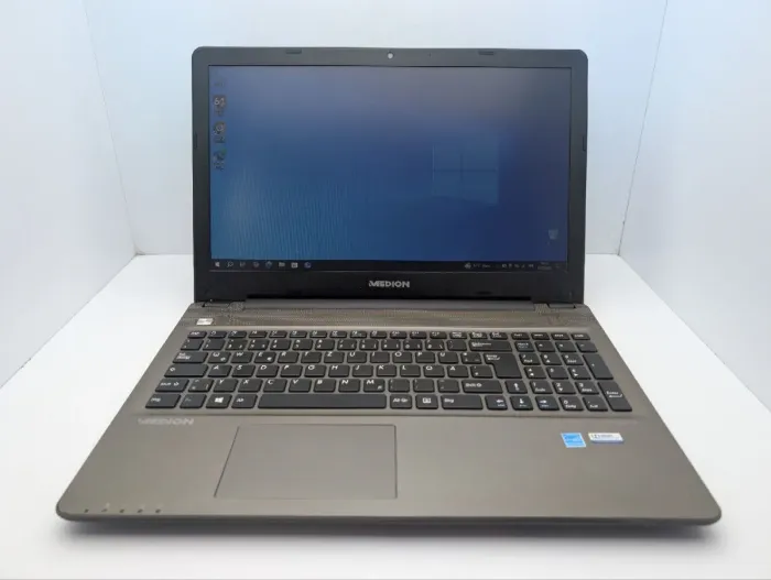 Ноутбук Medion Akoya E6422 / 15.6" (1366x768) TN / Intel Core i5-6200U (2 (4) ядра по 2.3 - 2.8 GHz) / 8 GB DDR3 / 120 GB SSD / Intel HD Graphics 520 / WebCam б/в - зображення 2