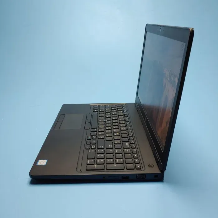 Ноутбук Dell Latitude 5580 / 15.6" (1366x768) TN / Intel Core i5-7440HQ (4 ядра по 2.8 - 3.8 GHz) / 16 GB DDR4 / 480 GB SSD / nVidia GeForce 940MX, 2 GB GDDR5, 64-bit / WebCam / Win 10 Pro б/в - зображення 5