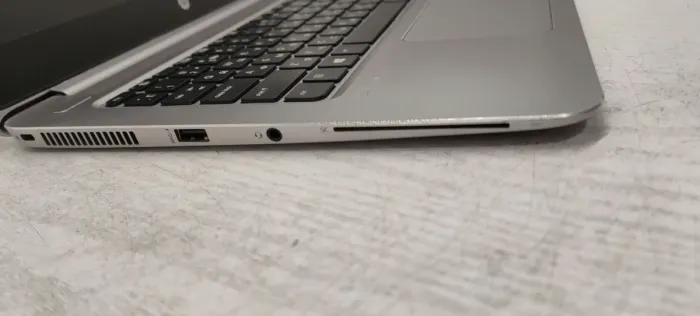 Ноутбук HP EliteBook Folio 1040 G3 / 14" (1920x1080) TN / Intel Core i5-6300U (2 (4) ядра по 2.4 - 3.0 GHz) / 8 GB DDR4 / 256 GB SSD / Intel HD Graphics 520 / WebCam / АКБ NEW б/в - зображення 4