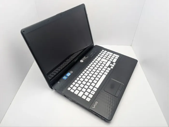 Ноутбук Sony Vaio EJ2M1E / 17.3" (1600x900) TN / Intel Core i5-2430M (2 (4) ядра по 2.4 - 3.0 GHz) / 8 GB DDR3 / 640 GB HDD / nVidia GeForce 410M, 1 GB GDDR3, 64-bit / WebCam / DVD-ROM б/в - зображення 6