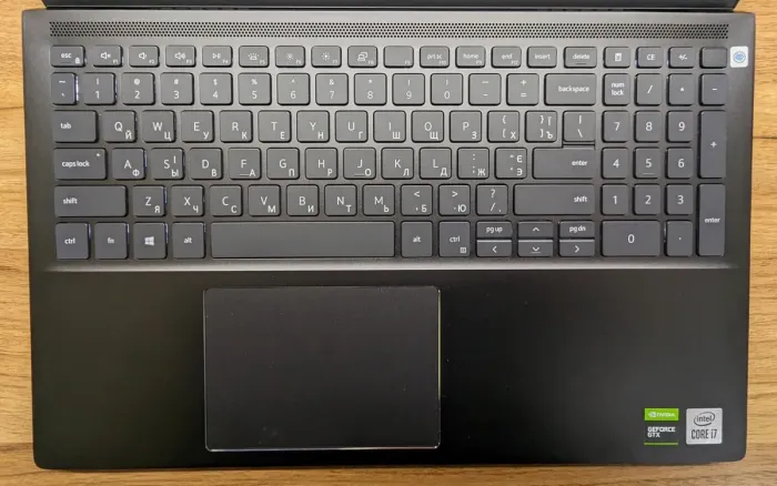 Ігровий ноутбук Dell Vostro 7500 / 15.6" (1920x1080) IPS / Intel Core i7-10750H (6 (12) ядер по 2.6 - 5.0 GHz) / 16 GB DDR4 / 512 GB SSD / nVidia GeForce GTX 1650 Ti, 4 GB GDDR6, 128-bit / WebCam / Fingerprint / Windows 10 б/в - зображення 3