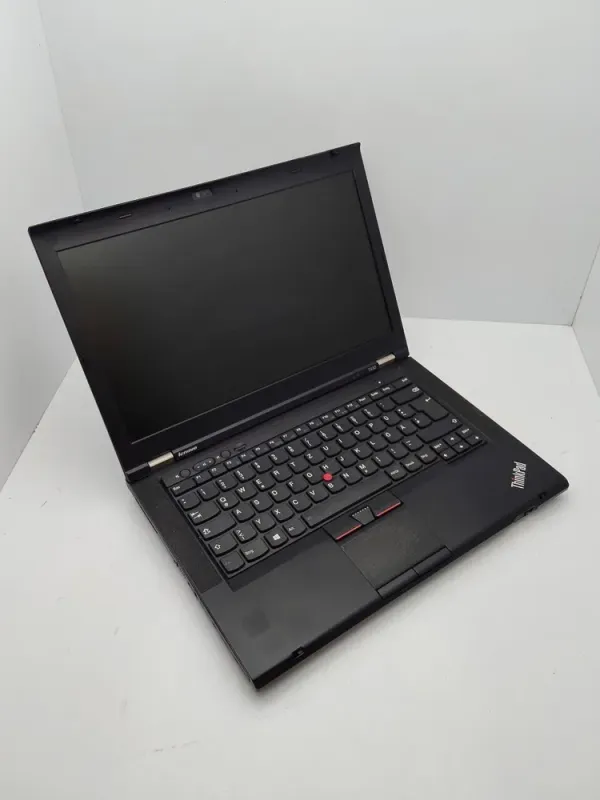 Ноутбук Lenovo ThinkPad T430 / 15.6" (1366x768) TN / Intel Core i5-3320M (2 (4) ядра по 2.6 - 3.3 GHz) / 6 GB DDR3 / 120 GB SSD / Intel HD Graphics 4000 / WebCam б/в - зображення 3