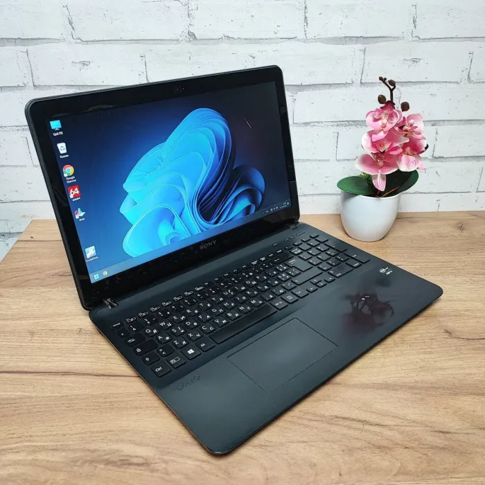 Ноутбук Б-клас Sony SVF152A29M / 15.6" (1366x768) TN / Intel Core i5-3337U (2 (4) ядра по 1.8 - 2.7 GHz) / 8 GB DDR3 / 128 GB SSD / Intel HD Graphics 4000 / WebCam / DVD-ROM б/в - зображення 4