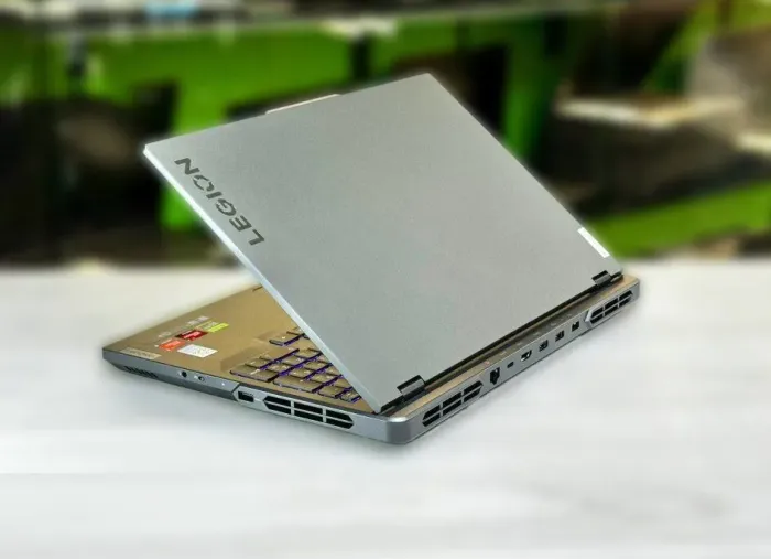 Ігровий ноутбук Lenovo Legion 5 Pro 16ARX8 / 16" (2560x1600) IPS / AMD Ryzen 5 7645HX (6 (12) ядер по 4.0 - 5.0 GHz) / 16 GB DDR5 / 512 GB SSD M.2 / nVidia GeForce RTX 4050, 6 GB GDDR6, 96-bit / WebCam / Win 11 Home б/в - зображення 7