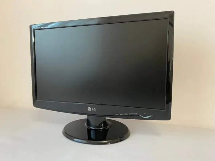 Монітор LG Flatron W2043T-PF / 20" (1600x900) TN / VGA, DVI / VESA 100x100 б/в - зображення 4