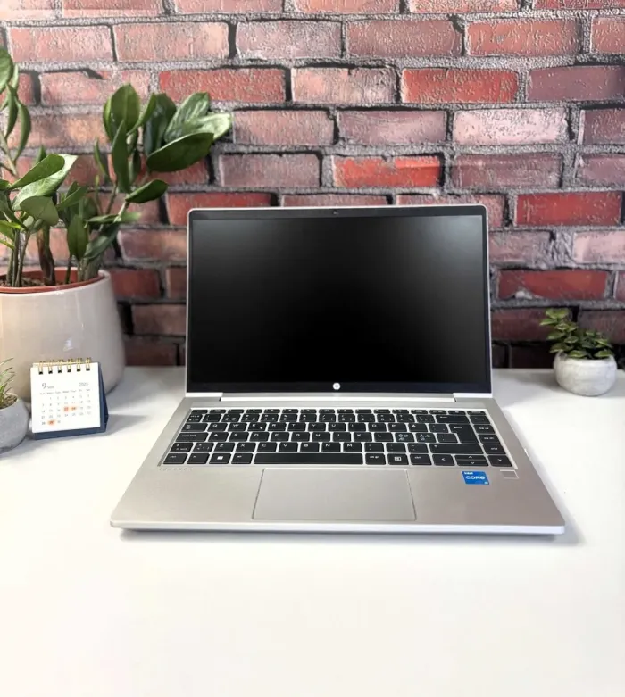 Ультрабук HP ProBook 440 G8 / 14" (1920x1080) IPS / Intel Core i3-1115G4 (4 (8) ядра по 4.1 GHz) / 8 GB DDR4 / 256 GB SSD / Intel UHD Graphics / WebCam б/в - зображення 2