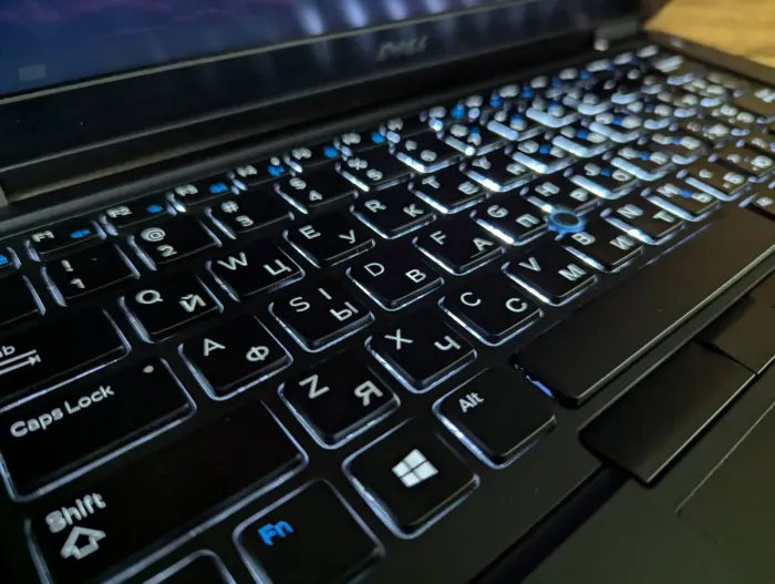 Ультрабук Б-клас Dell Latitude E7450 / 14" (1366x768) TN / Intel Core i5-5300U (2 (4) ядра по 2.3 - 2.9 GHz) / 8 GB DDR3 / 240 GB SSD / Intel HD Graphics 5500 / WebCam / Fingerprint / Windows 10 б/в - зображення 7