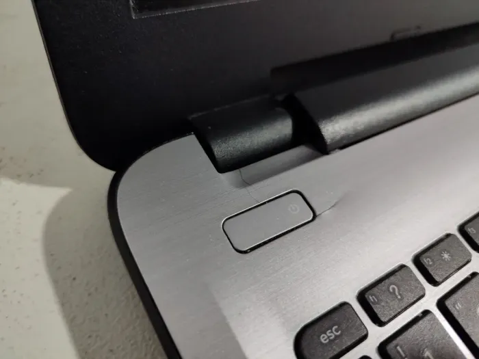 Ноутбук Б-клас HP 250 G5 / 15.6" (1920x1080) TN / Intel Core i3-5005U (2 (4) ядра по 2.0 GHz) / 8 GB DDR3 / 128 GB SSD / Intel HD Graphics 520 / WebCam / DVD-ROM / VGA б/в - зображення 3