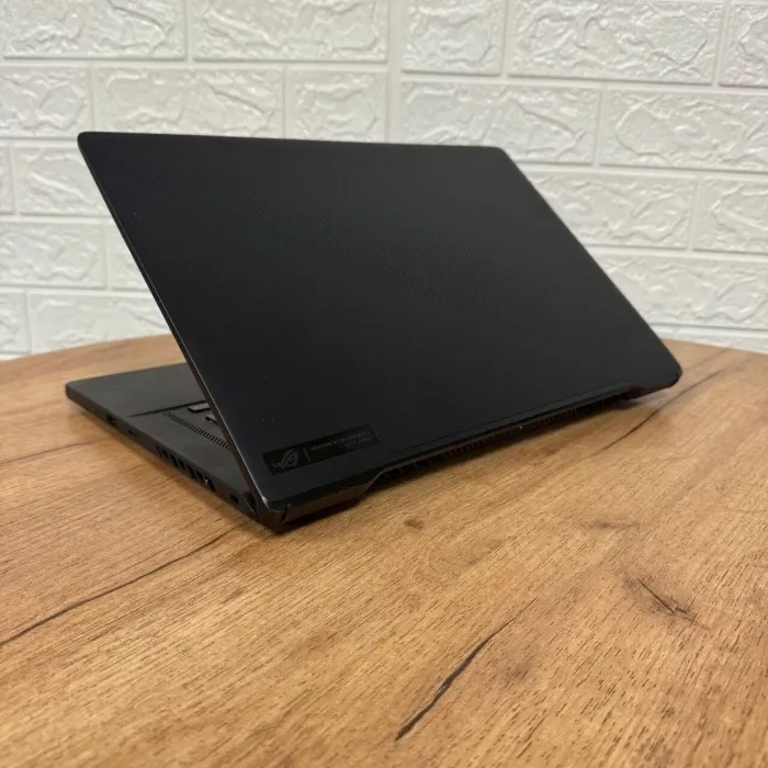 Ігровий ноутбук Б-клас Asus ROG Zephyrus M16 GU603ZW / 16" (2560x1600) IPS / Intel Core i9-12900H (14 (20) ядер по 3.8 - 5.0 GHz) / 24 GB DDR5 / 1000 GB SSD / nVidia GeForce RTX 3070 Ti, 8 GB GDDR6, 256-bit / WebCam б/в - зображення 6