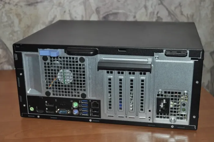 Комп'ютер Dell OptiPlex 5040 Tower / Intel Core i3-6100 (2 (4) ядра по 3,7 ГГц) / 8 ГБ DDR3 / 160 ГБ HDD / Intel HD Graphics 530 б/в - изображение 5