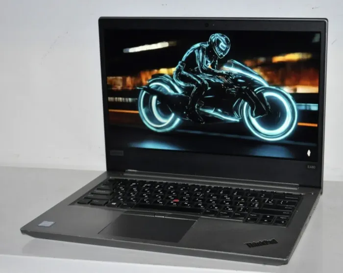 Ноутбук Б-клас Lenovo ThinkPad E480 / 14" (1920x1080) IPS / Intel Core i5-7200U (2 (4) ядра по 2.5 - 3.1 GHz) / 16 GB DDR4 / 480 GB SSD / Intel UHD Graphics 620 / WebCam / Windows 11 Pro б/в - зображення 3