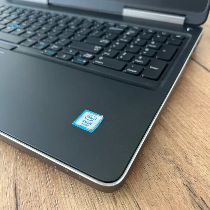 Мобільна робоча станція Б-клас Dell Precision 7520 / 15.6" (1920x1080) TN / Intel Xeon E3-1535M v6 (4 (8) ядра по 3.1 - 4.2 GHz) / 16 GB DDR4 / 128 GB SSD M.2 + 500 GB HDD / AMD Radeon Pro WX 4130, 2 GB GDDR5, 128-bit / WebCam б/в - зображення 8