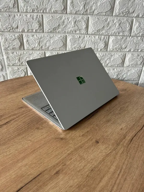 Ультрабук Б-клас Microsoft Surface Laptop / 13.5" (2256x1504) IPS Touch / Intel Core i5-7200U (2 (4) ядра по 2.5 - 3.1 GHz) / 8 GB DDR4 / 128 GB SSD / Intel HD Graphics 620 / WebCam б/в - зображення 6