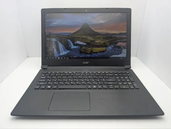 Ноутбук Acer Aspire 3 A315-33 / 15.6" (1366x768) TN / Intel Celeron N3060 (2 ядра по 1.6 - 2.48 GHz) / 8 GB DDR3 / 120 GB SSD / Intel Graphics / WebCam б/в - зображення 2