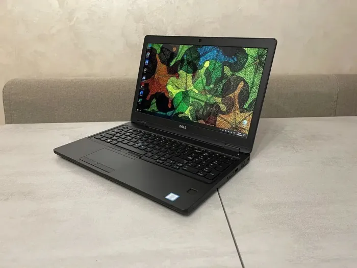 Ноутбук Dell Precision 3520 / 15.6" IPS Touch / Intel Core i5-7440HQ (4 ядра по 2.8-3.8GHz) / 16GB DDR4 / 256GB SSD M.2 / Intel HD Graphics 630 / WebCam / HDMI б/в - зображення 4