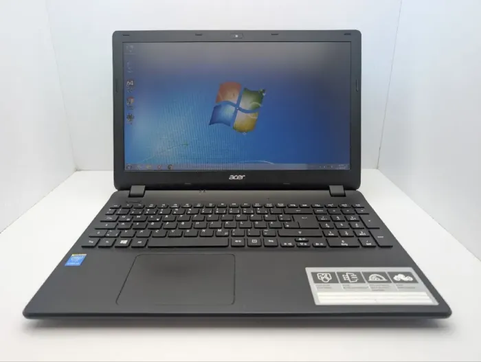 Ноутбук Acer Aspire ES1-571 / 15.6" (1366x768) TN / Intel Core i3-5005U (2 (4) ядра по 2.0 GHz) / 8 GB DDR3 / 1000 GB HDD / Intel HD Graphics 5500 / WebCam / DVD-ROM б/в - зображення 2