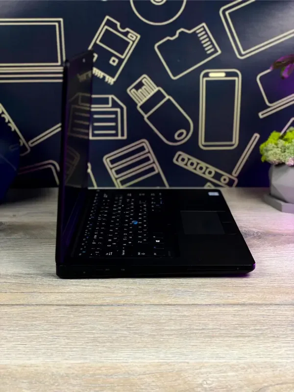 Ультрабук Dell Latitude 5480 / 14" TN / Intel Core i5-6300U (2(4) ядра по 2.4-3GHz) / 8 GB DDR4 / 256 GB SSD / Intel HD Graphics 520 / WebCam б/в - зображення 4