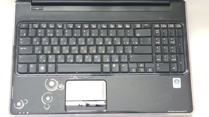 Ноутбук Б-клас HP Pavilion dv6-1120er / 15.6" (1366x768) TN / AMD Turion X2 RM-75 (2 ядра по 2.2 GHz) / 4 GB DDR2 / 180 GB SSD / AMD Radeon HD 4530, 512 MB GDDR3, 64-bit / WebCam / DVD-ROM / АКБ не держит б/в - зображення 3