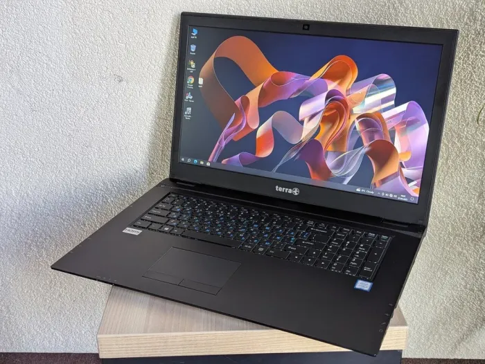 Ноутбук Б-клас Terra Clevo N770WU / 17.3" (1600x900) TN / Intel Core i3-7100U (2 (4) ядра по 2.4 GHz) / 8 GB DDR4 / 128 GB SSD + 500 GB HDD / Intel HD Graphics 620 / WebCam / DVD-ROM б/в - зображення 4