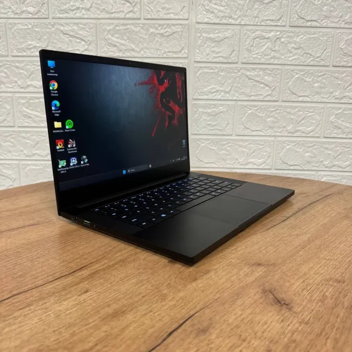 Ігровий ноутбук Б-клас Razer Blade 14 RZ09-0370 / 14" (1920x1080) IPS / AMD Ryzen 9 5900HX (8 (16) ядер по 3.3 - 4.6 GHz) / 16 GB DDR4 / 1000 GB SSD NVMe / nVidia GeForce RTX 3060, 6 GB GDDR6, 192-bit / WebCam б/в - зображення 4