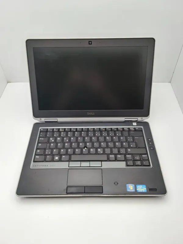 Ноутбук Dell Latitude E6330 / 14" (1366x768) TN / Intel Core i5-3320M (2 (4) ядра по 2.6 - 3.3 GHz) / 6 GB DDR3 / 120 GB SSD / Intel HD Graphics 4000 / WebCam б/в - зображення 2