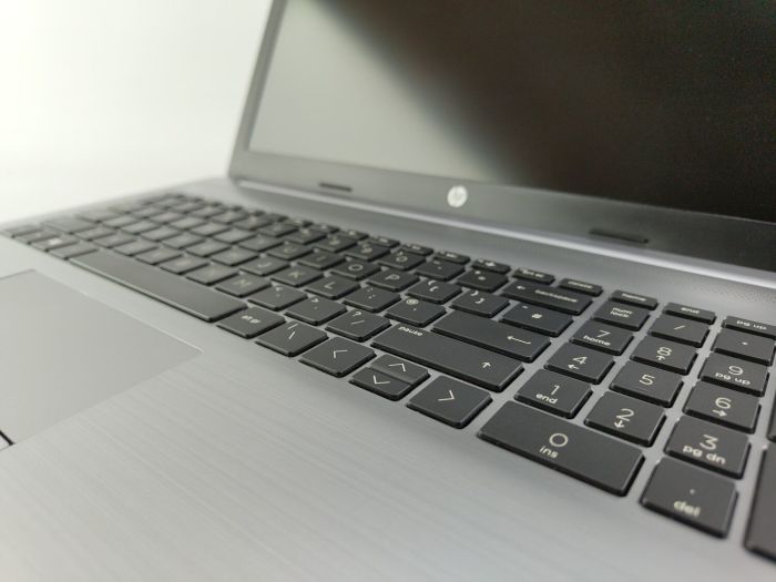 Ноутбук HP 255 G7 / 15.6" (1920x1080) IPS / AMD Ryzen 3 3200U (2 (4) ядра по 2.6 - 3.5 GHz) / 16 GB DDR4 / 240 GB SSD / AMD Radeon Vega 3 Graphics / WebCam б/в - зображення 3