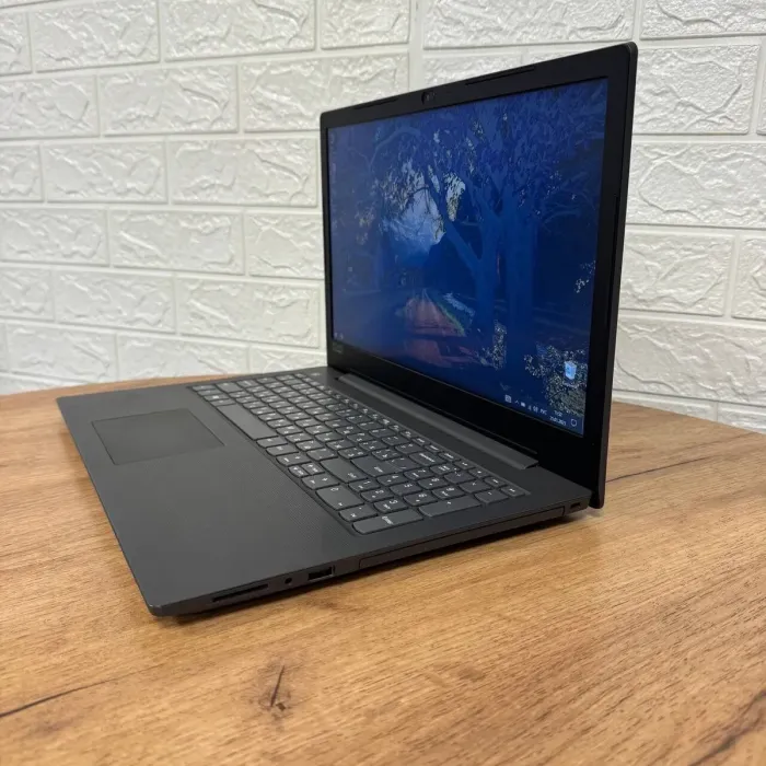 Ноутбук Lenovo V130-15IGM / 15.6" (1366x768) TN / Intel Celeron N4000 (2 ядра по 1.1 - 2.6 GHz) / 4 GB DDR4 / 120 GB SSD / Intel UHD Graphics 600 / WebCam б/в - зображення 5