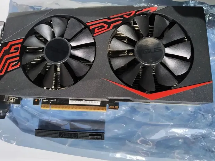 Дискретна відеокарта AMD Radeon RX 570, 4 GB GDDR5, 256-bit / 1x DVI, 1x HDMI, 1x DisplayPort б/в - зображення 2