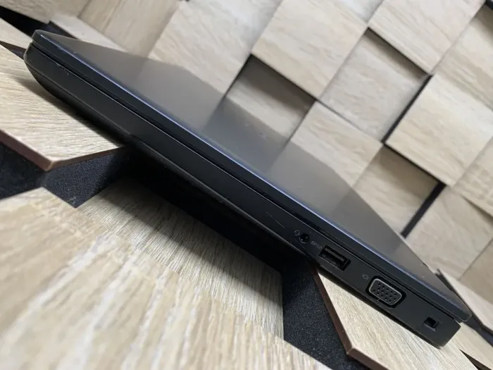 Ноутбук Б-клас Dell Latitude 5480 / 14" (1366x768) TN / Intel Core i5-6300U (2 (4) ядра по 2.4 - 3.0 GHz) / 8 GB DDR4 / 128 GB SSD M.2 / Intel HD Graphics 520 / WebCam / USB 3.1 / HDMI / Windows 10 б/в - зображення 6