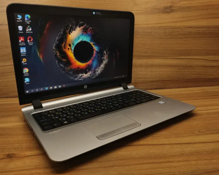 Ноутбук HP ProBook 450 G3 / 15.6" (1366x768) TN / Intel Core i5-6200U (2 (4) ядра по 2.3 - 2.8 GHz) / 8 GB DDR3 / 240 GB SSD / Intel HD Graphics 520 / WebCam / Fingerprint / Windows 10 б/в - зображення 4