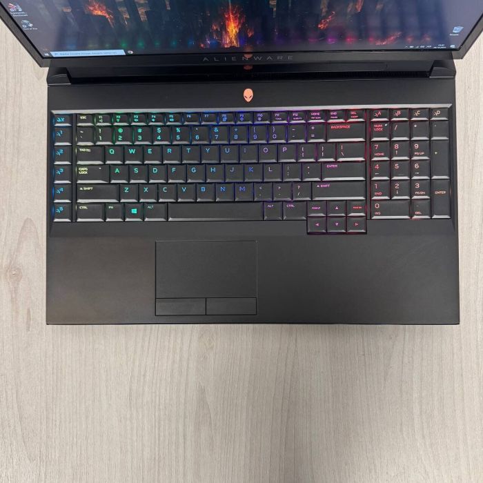 Ігровий ноутбук Б-класу Dell Alienware Area-51m / 17,3" (1920x1080) IPS / Intel Core i7-9700K (8 ядер по 3,6 - 4,9 ГГц) / 32 ГБ DDR4 / 256 ГБ SSD NVMe + 2000 ГБ HDD / nVidia GeForce RTX 2080, 8 ГБ GDDR6, 256-біт / WebCam б/в - зображення 7