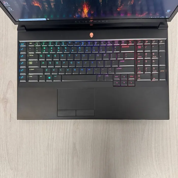 Ігровий ноутбук Б-класу Dell Alienware Area-51m / 17,3" (1920x1080) IPS / Intel Core i7-9700K (8 ядер по 3,6 - 4,9 ГГц) / 32 ГБ DDR4 / 256 ГБ SSD NVMe + 2000 ГБ HDD / nVidia GeForce RTX 2080, 8 ГБ GDDR6, 256-біт / WebCam б/в - зображення 7