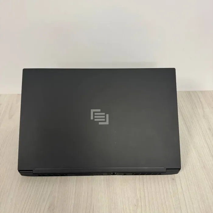 Ігровий ультрабук MainGear Vector Pro MG-VCP17A-3080 / 17,3" (1920x1080) IPS / AMD Ryzen 9 5900HX (8 (16) ядер по 3,3 - 4,6 ГГц) / 32 ГБ DDR4 / 1000 ГБ SSD NVMe / nVidia GeForce RTX 3080, 16 ГБ GDDR6, 256-біт / WebCam б/в - зображення 3