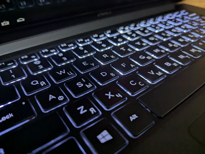 Ігровий ноутбук Dell XPS 15 7590 / 15.6" (3840x2160) IPS / Intel Core i7-9750H (6 (12) ядер по 2.6 - 4.5 GHz) / 32 GB DDR4 / 500 GB SSD / nVidia GeForce GTX 1650, 4 GB GDDR6, 128-bit / WebCam / Windows 10 б/в - зображення 6