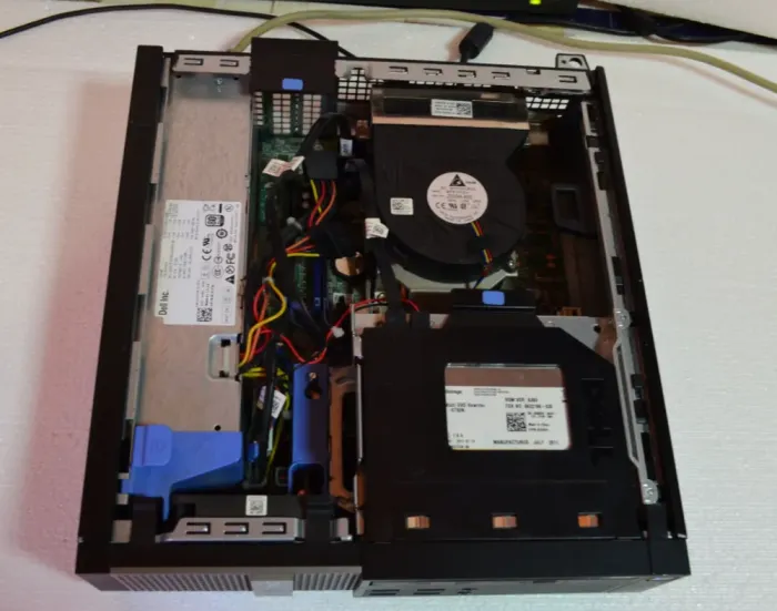 Комплект ПК: Dell Optiplex 390 SFF / Intel Core i3-2100 (2 (4) ядра по 3.1 GHz) / 8 GB DDR3 / 240 GB SSD / Intel HD Graphics 2000 + Монитор Dell Professional P1911b / 19" (1440x900) TN / DVI, VGA, USB б/в - зображення 6