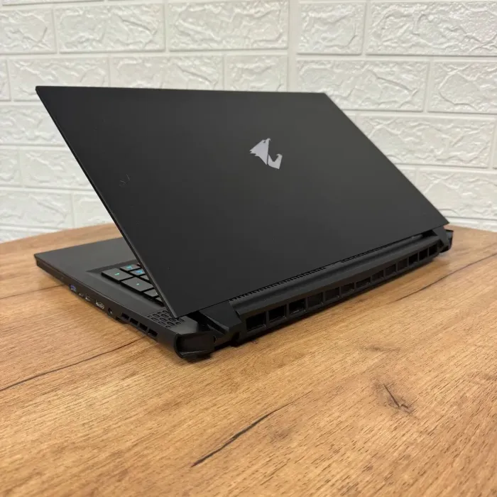 Ігровий ноутбук Б-клас Gigabyte Aorus 17G YD / 17.3" (1920x1080) IPS / Intel Core i7-11800H (8 (16) ядер по 2.3 - 4.6 GHz) / 32 GB DDR4 / 512 GB SSD / nVidia GeForce RTX 3080, 8 GB GDDR6, 256-bit / WebCam б/в - зображення 6