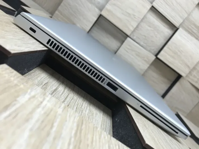 Ультрабук Б-клас HP EliteBook 830 G6 / 13.3" (1920x1080) IPS / Intel Core i5-8365U (4 (8) ядра по 1.6 - 4.1 GHz) / 8 GB DDR4 / 256 GB SSD / Intel UHD Graphics / WebCam / HDMI б/в - зображення 5