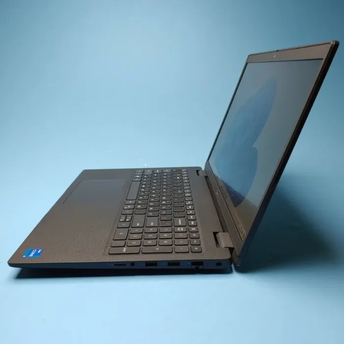Ноутбук Dell Latitude 3520 / 15.6" (1920x1080) IPS / Intel Core i5-1135G7 (4 (8) ядра по 2.4 - 4.2 GHz) / 8 GB DDR4 / 256 GB SSD / Intel Iris Xe Graphics / WebCam / Win 11 Pro б/в - зображення 4