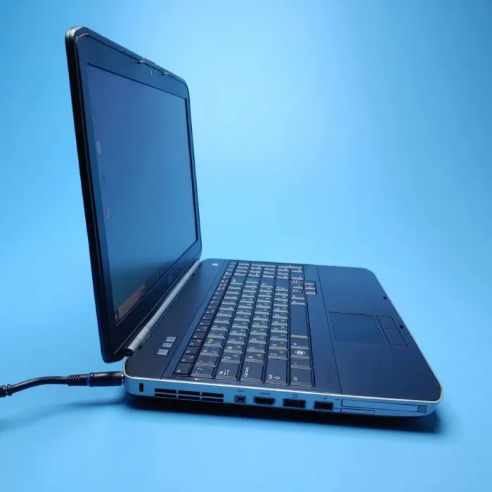 Ноутбук Б-клас Dell Latitude E5520 / 15.6" (1366x768) TN / Intel Core i5-2410M (2 (4) ядра по 2.3 - 2.9 GHz) / 8 GB DDR3 / 240 GB SSD / Intel HD Graphics 3000 / WebCam / DVD-ROM / Win 10 Pro б/в - зображення 4