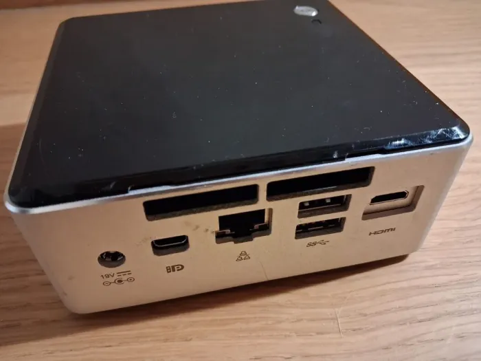 Неттоп Intel NUC NUC5i3RYH USFF / Intel Core i3-5010U (2 (4) ядра по 2.1 GHz) / 8 GB DDR3 / 256 GB SSD / Intel HD Graphics 5500 / miniDP / mHDMI / Wi-Fi б/в - зображення 3