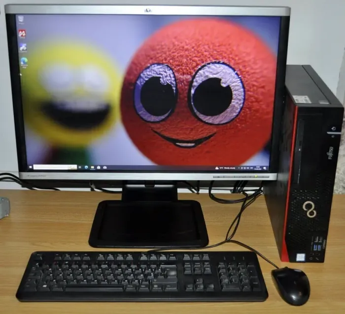 Комплект ПК: Fujitsu Esprimo D756 E85 SFF / Intel Core i5-6500 (4 ядра по 3.2 - 3.6 GHz) / 8 GB DDR4 / 240 GB SSD / Intel HD Graphics 530 + Монітор Б-клас 22" (1680x1050) TN / VGA, DVI б/в - зображення 2